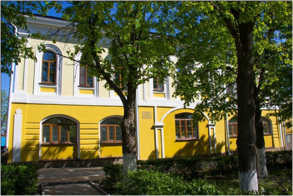 Жилой дом семьи Бокаревых с магазином (1890 год) Город Алексеевка, ул. Гагарина, 1 Жилой дом семьи Бокаревых с магазином (1890 год) Город Алексеевка, ул. Гагарина, 1
